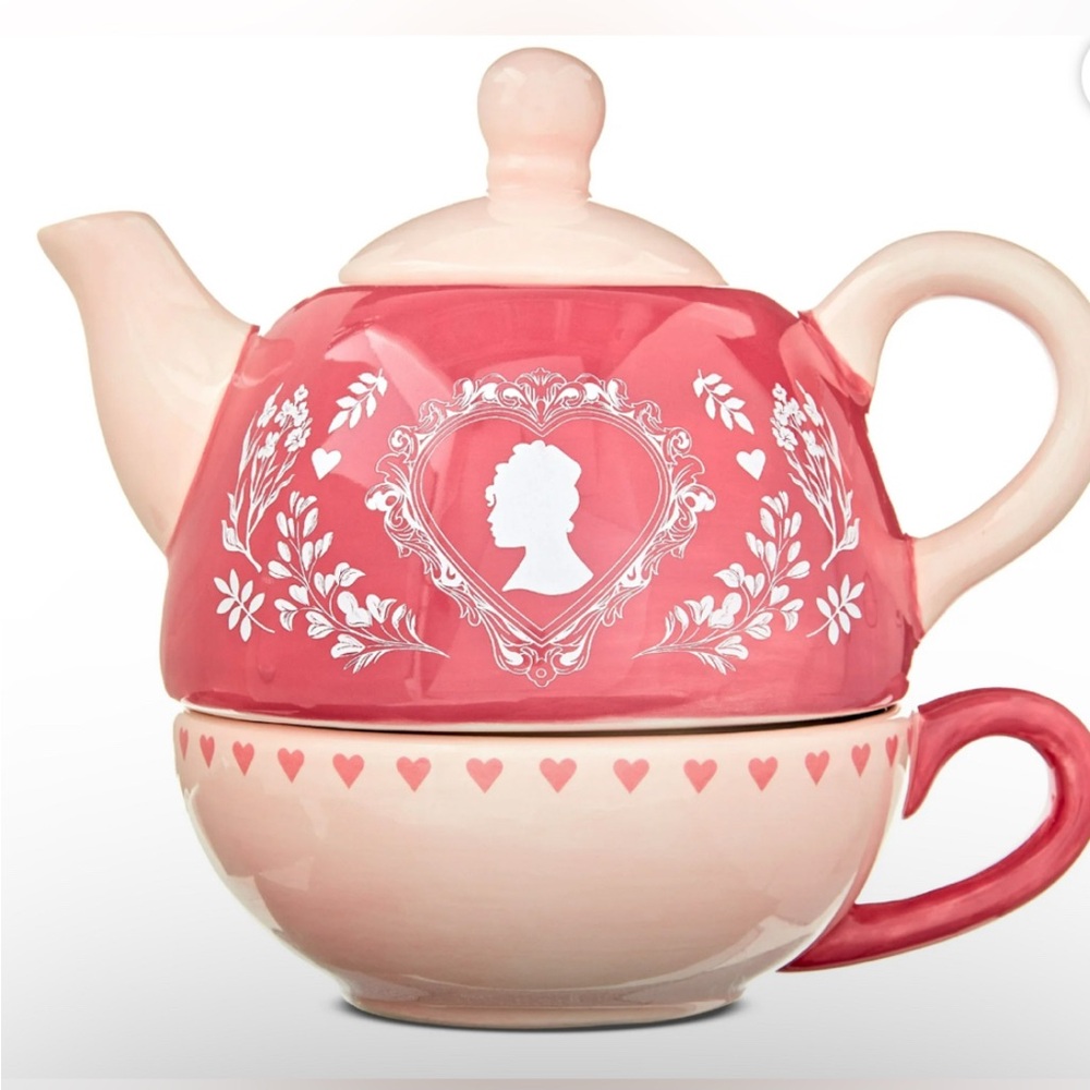 Valentine's Day Bridgerton Light Pink Teapot Gift Set. Brand New.